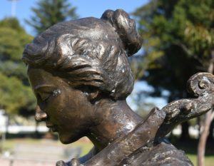 Jacqueline du Pre sculpture